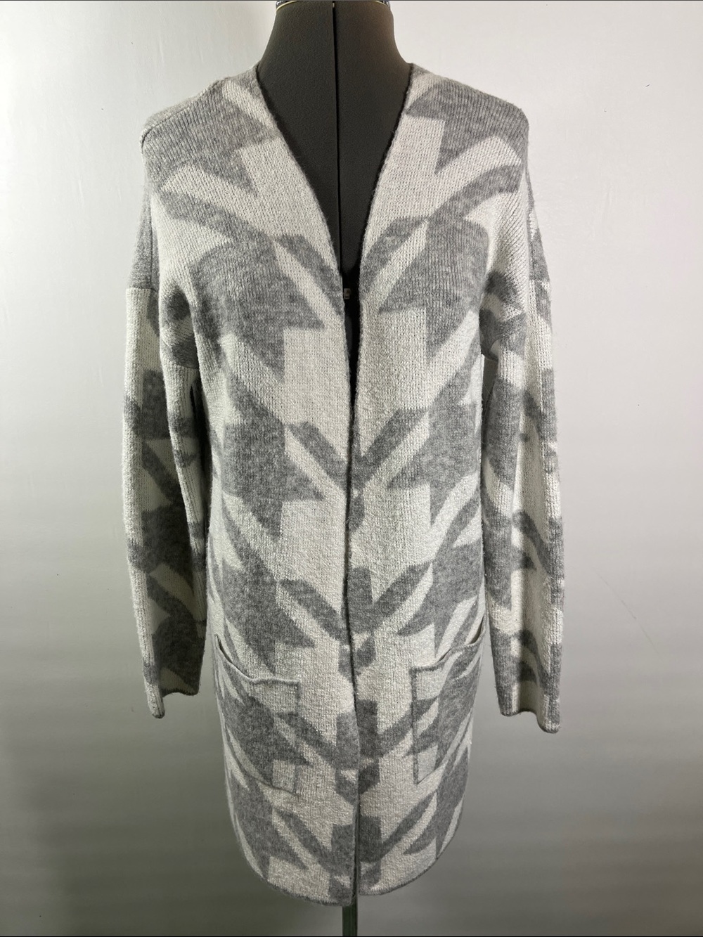Women Gray & White Open Front Cardigan Houndstooth or Geometric Pattern Size S